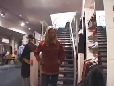 Sápadt testű, copfos tinédzser anya fia szex videok tudja, hogyan kell kedveskedni az emberének