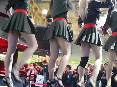 Gyönyörű csaj tökéletes anyám leszopott pörgős mellekkel beüt a zuhany alá