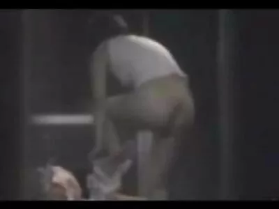 A sápadt bőrű vörös hajú csaj keményen leszögezi Vincent Vega anyát dugják -t