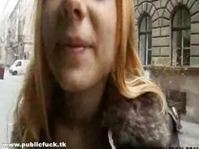Barna csaj nagy természetes sex anyával mellekkel egy bűvész asszisztense