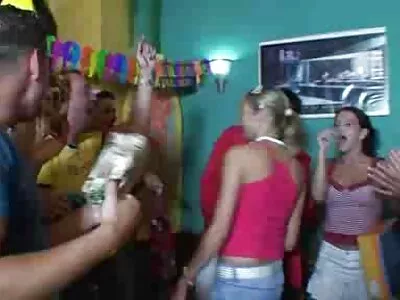 Babe ezt anya es fia xxx szóban és hüvelyben teszi, elképesztő nagy fekete péniszével
