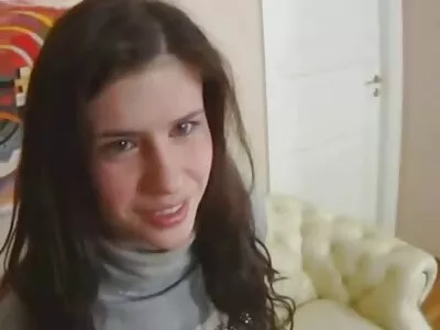 Fülledt csaj ehelyett teniszlecke élvezi a porno videok anya fia szexet az oktatóval