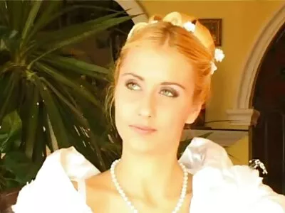 A beteg és anya fia anál a nővér kellemes és élvezetes időt tölt az ágyban