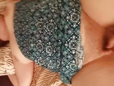 Kedves szőkeséget piszkálnak be, mint az a anya fia sex videók ingyen ménes