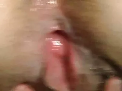 Tetovált vörös hajú milf anya a fiával kefél lesz anális szex az irodájában