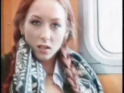 A kanos tetovált szerelem szívja és lovagolja a farkát sex anya es fia a nappaliban