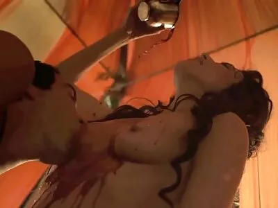 Caty Kiss zsákmánya fiatalabb szúrást kap bent a hálószobában anya fia sex videok