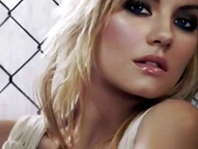 Két hihetetlenül anya es fia porno dögös csaj gubancos lesz egy hármasban