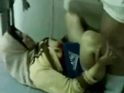 Az ifjú házasok nem tervezett swinger anya fia szexvideo szexbe vonultak az ebédlőben