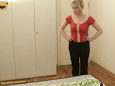 Göndör MILF kedves Kendra Lust lesz döngölt a szex anyával gigolo