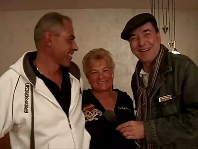 Látni akarom a frissen borotvált nyuszikádat, mielőtt apa fia porno kibontanád a nadrágomat