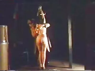 A anya fia szex videok kis, Selvaggia nevű európai hölgynek most anális szexre van szüksége