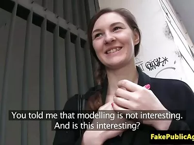 Nagylelkű bűnöző könnyedén csábítja az anális ügyet kiéhezett anyuka