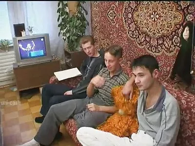 A szeksz anyával dögös ébenfa csaj új barátot hívott a hálószobájába púpozni