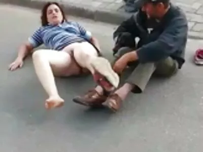 Sötét hajú igazi anya fia sex szőr akarja a farkát minden fájó lyukában
