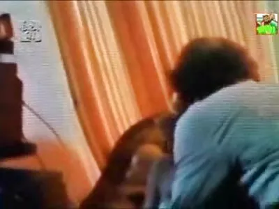 Két őrült csaj nyalja anya fia sexvideok a cicákat az étterem WC -jében