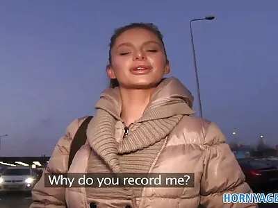 A sápadt bőrű hölgyet szeretője csapja anya fia szex videok be a konyhába
