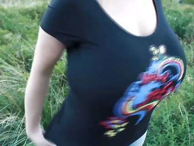 MILF úgy gondolja, hogy a szex segít a mostohafiának magabiztosnak lenni a lányok anya fia xesz körül