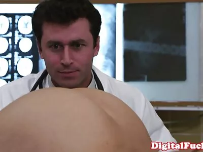 Csábító csaj lesz anyu kiveri punci összetört piszkos vámügynök