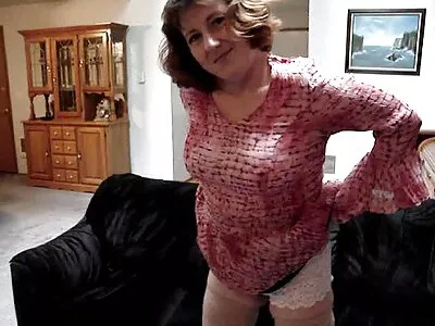 Meztelen pufók istennő sietve anya fia ingyen porno maszturbál a kanapén