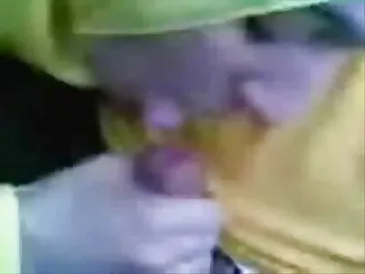 Fehér kanos kis csaj lesz gangbanged anyafiaporno a börtönben három BBC